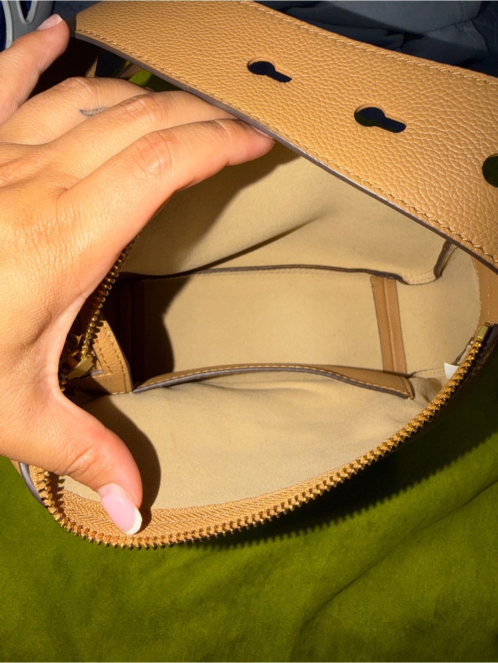 Tory Burch Pebbled Leather Shoulder Bag in Light Tan - Picture 5 of 5